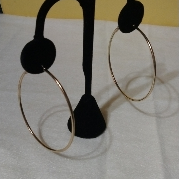 Gold tone hoop earrings pierced NWT 6cm (sku 179) - Picture 1 of 4